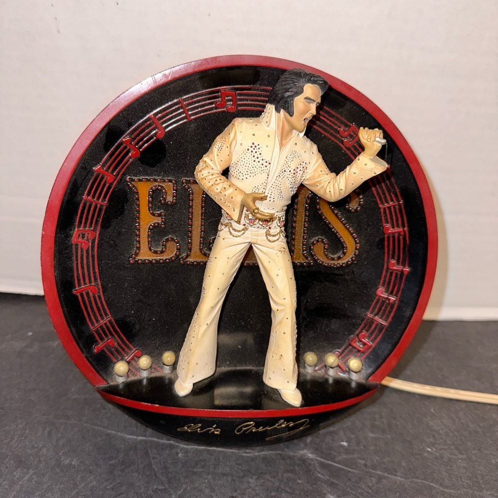 Elvis Presley On Stage In Hawaii Bradex No. 84-B10-177.1 Plate Collector
